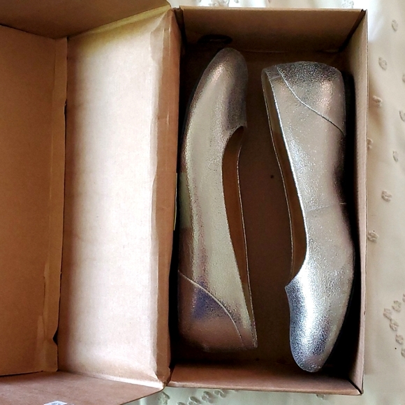 Software silver leather ballet flats size 10.5 - Picture 3 of 7